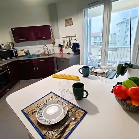 Apartment T2 Cozy Avec Parking, Terrasse - Severine Clermont-Ferrand